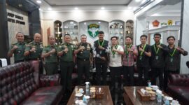 Mayor Jenderal TNI Niko Fahrizal, M.Tr.(Han), menerima kunjungan audiensi dari Pengurus Wilayah Serikat Mahasiswa Muslimin Indonesia (SEMMI) Aceh di ruang kerja Pangdam IM, Selasa (1/7/25)