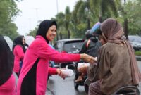 Ketua Bhayangkari cabang kota Banda Aceh, Ny.Ria Joko berprinsip dimana bumi dipijak disitu langit dijunjung sehingga sejak bertugas di Serambi Mekkah berusaha menggali apa yang menjadi tradisi yang salah satunya adalah memasak bubur Asyura di bulan Muharam .