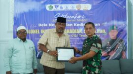 , Kolonel Inf Benny Rahadian, S.E., M.Han., memberikan pembekalan istimewa tentang kepemimpinan dan bela negara kepada ratusan santriwan dan santriwati Dayah Ruhul Qur’ani dalam kegiatan Usbu’ Ta’aruf (pekan perkenalan) tahun ajaran 2025/2026, 