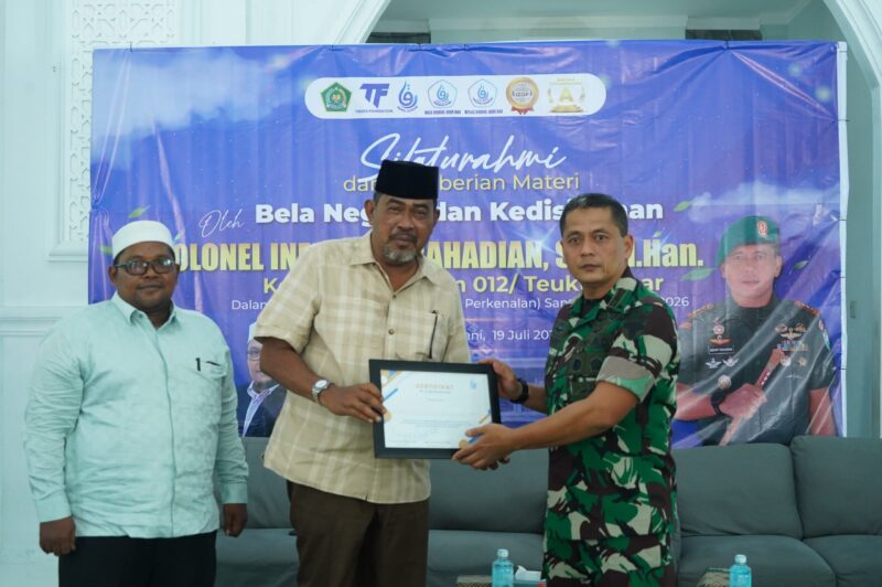 , Kolonel Inf Benny Rahadian, S.E., M.Han., memberikan pembekalan istimewa tentang kepemimpinan dan bela negara kepada ratusan santriwan dan santriwati Dayah Ruhul Qur’ani dalam kegiatan Usbu’ Ta’aruf (pekan perkenalan) tahun ajaran 2025/2026, 