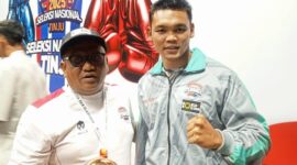  Petinju muda asal Aceh, Teuku Daffa, sukses mengharumkan nama daerahnya dengan meraih medali perunggu pada ajang Seleksi Nasional (Seleknas) Tinju Piala Menpora 2025 yang digelar di Hall Basket Gelora Bung Karno (GBK), Jakarta Pusat. (26/7/2025).