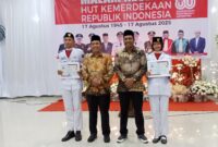 Bupati Pidie Jaya, H. Sibral Malasyi, MA., S.Sos., ME., Wakil Bupati Hasan Basri, ST., MM., Foto Bersama Perwakilan Paskibraka, Minggu, 17-08-2025, malam (foto.Dok TLii)