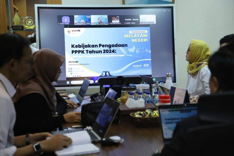 Foto Tangkapan Layar Zoom Meeting MenpanRB.