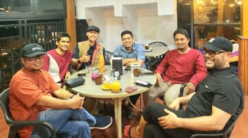 Tulisan di foto :
Pengurus DPTW PKS Aceh 2025 - 2030 bersama Nasir Jamil Anggota DPR RI
