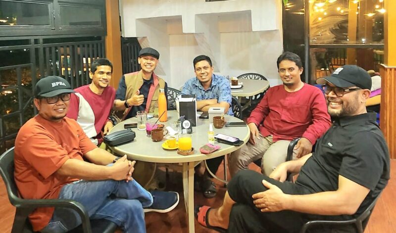 Tulisan di foto :
Pengurus DPTW PKS Aceh 2025 - 2030 bersama Nasir Jamil Anggota DPR RI