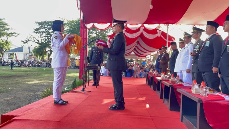 Kapolres Pidie Jaya, AKBP Ahmad Faisal Pasaribu, S.H., S.I.K., M.H., Inspektur Upacara di Lapangan Bola Kaki Kota Meureudu . Minggu 17-08-2025. Sore ( Foto.ist)