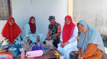 Babinsa Komsos dengan warga binaan di Desa Blangtemung Kecamatan Dabun Gelang