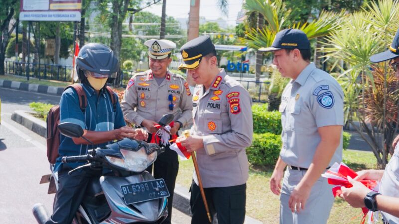 Aksi ini berlangsung pada Rabu (6/8/2025) di Bundaran Simpang Lima, dipimpin langsung oleh Kapolresta Banda Aceh, Kombes Pol Joko Heri Purwono dengan melibatkan Jasa Raharja, serta Satlantas  Polresta.