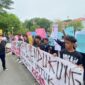 Desak Tangkap Tersangka Korupsi Wastafel Syifak M Yus, Puluhan Pemuda Berujuk Rasa Ke Mapolda Aceh