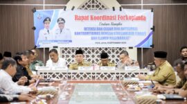 Bupati Pidie Jaya, H. Sibral Malasyi MA, S.Sos, ME saat memimpin rapat koordinasi bersama Forum Komunikasi Pimpinan Daerah (Forkopimda), Selasa  (9/9/2025).foto.ist