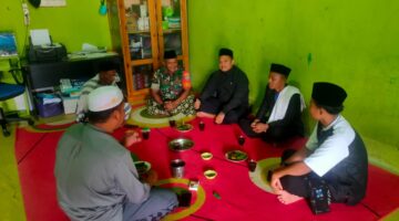 Tingkatkan Keharmonisan, Babinsa Koramil 10/Pantan Cuaca Laksanakan Komsos dengan Tokoh Agama Dan Tokoh Masyarakat