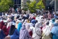 Aksi Protes Ratusan Nakes RSUDZA: Pertanyakan Pemotongan Jasa Medis Sepihak