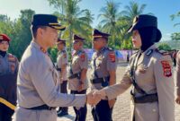 Kapolres Pidie Jaya, AKBP Ahmad Faisal Pasaribu, S.H., S.I.K., M.H. Ucapkan Selamat kepada Pejabat usai upacara serah terima jabatan (sertijab) sejumlah pejabat utama di halaman Mapolres, Sabtu (20/9/2025).foto .Ist.