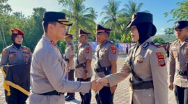 Kapolres Pidie Jaya, AKBP Ahmad Faisal Pasaribu, S.H., S.I.K., M.H. Ucapkan Selamat kepada Pejabat usai upacara serah terima jabatan (sertijab) sejumlah pejabat utama di halaman Mapolres, Sabtu (20/9/2025).foto .Ist.