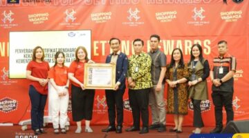 Kemenkum Sumut Serahkan Sertifikat Penghargaan Kekayaan Intelektual Kepada Mall Centre Point Medan