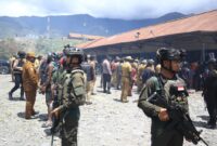  Yonif 112/Dharmajaya Letkol Inf Fiska Bagus Tri Sunaryanto secara langsung turut hadir dalam kegiatan inpeksi operasi pasar yang diselenggarakan oleh Forum Komunikasi Pimpinan Daerah (Forkopimda) Puncak Jaya, Provinsi Papua Tengah,Selasa(16/9/2025). 
