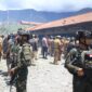  Yonif 112/Dharmajaya Letkol Inf Fiska Bagus Tri Sunaryanto secara langsung turut hadir dalam kegiatan inpeksi operasi pasar yang diselenggarakan oleh Forum Komunikasi Pimpinan Daerah (Forkopimda) Puncak Jaya, Provinsi Papua Tengah,Selasa(16/9/2025). 