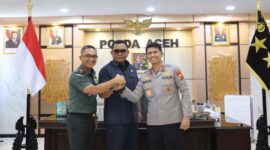 Dalam kesempatan itu, Kapolda menyampaikan apresiasi atas kunjungan silaturahmi Pangdam IM dan Kajati Aceh. Ia menegaskan bahwa soliditas TNI, Polri, dan Kejaksaan merupakan pilar utama dalam menjaga stabilitas keamanan daerah Rabu, 17 September 2025.