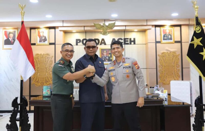 Dalam kesempatan itu, Kapolda menyampaikan apresiasi atas kunjungan silaturahmi Pangdam IM dan Kajati Aceh. Ia menegaskan bahwa soliditas TNI, Polri, dan Kejaksaan merupakan pilar utama dalam menjaga stabilitas keamanan daerah Rabu, 17 September 2025.