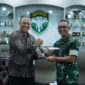 Mayor Jenderal TNI Joko Hadi Susilo, S.I.P., menerima audiensi dari General Manager Garuda Indonesia Aceh, Bapak Nano Setiawan beserta rombongan di ruang kerja  Jum’at (19/09/2025).