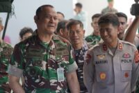 Irjen Pol. Marzuki Ali Basyah bersama sejumlah Pejabat Utama Polda Aceh menghadiri kegiatan bakti sosial yang digelar TNI di Indoor Jasdam Iskandar Muda, Neusu, Kota Banda Aceh, Minggu, 20 September 2025.
