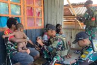 Letda Inf Safi'i Tanjung yang ikut serta dalam pengobatan gratis dan pembagian Sargal mengungkapkan
“TNI hidup bersama masyarakat dan tugas pokok kami untuk selalu bisa membantu dan hadir membawa senyuman bagi masyarakat ditengah kesulitan