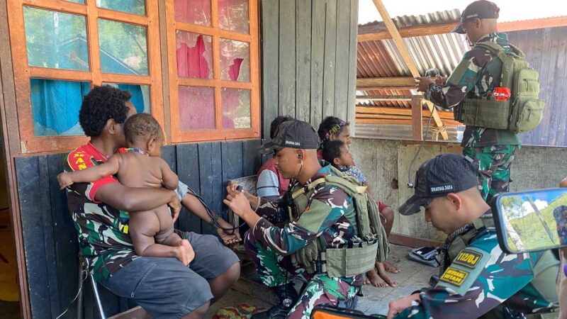 Letda Inf Safi'i Tanjung yang ikut serta dalam pengobatan gratis dan pembagian Sargal mengungkapkan
“TNI hidup bersama masyarakat dan tugas pokok kami untuk selalu bisa membantu dan hadir membawa senyuman bagi masyarakat ditengah kesulitan