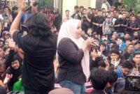 Aliansi Rakyat Aceh bersama elemen masyarakat menggelar aksi demonstrasi di depan Gedung Dewan Perwakilan Rakyat Aceh (DPRA), Banda Aceh, pada Senin (1/9/2025).