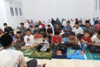 Siswa- Siswi sedang baca yasin di bimbing oleh Wali Asuh, Kamis (2/10/2025) foto. Dok Jurnalis TLii.