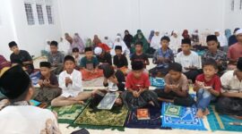 Siswa- Siswi sedang baca yasin di bimbing oleh Wali Asuh, Kamis (2/10/2025) foto. Dok Jurnalis TLii.