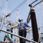 Tim teknisi PLN UID Aceh sedang pemberbaiki gangguan sistim di wilayah gangguan, Selasa (30/9/2025)
