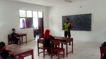 Tumbuhkan Rasa Nasionalisme, Babinsa Memberikan Wasbang Pada Siswa dan Siswi
