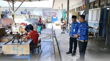 Kasi Binadik & Giatja Lapas Padangsidimpuan Kontrol Kegiatan di Bengkel Kerja, Pastikan Pembinaan Produktif Berjalan Optimal