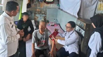 Kasi Binadik Dan Giatja Lapas Padangsidimpuan Pimpin Kontrol Kesehatan Warga Binaan ke Kamar Hunian