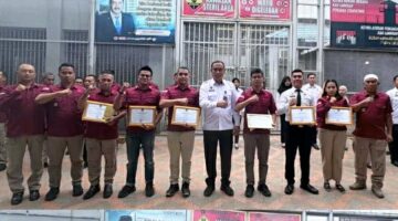 Apresiasi Kinerja Petugas Karutan Tanjung Pura Berikan Piagam Penghargaan Kepada 06 Orang Petugas