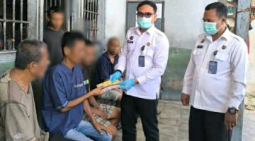 Petugas Kesehatan Lapas Padangsidimpuan Lakukan Pemeriksaan Kamar Sakit dan Berikan Multivitamin kepada Warga Binaan