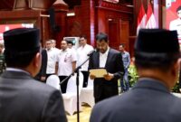 Gubernur Aceh H. Muzakir Manaf melantik dan mengambil sumpah 9 pejabat eselon II di lingkungan Pemerintah Aceh serta 3 Deputi Badan Pengusahaan Kawasan Sabang (BPKS).
Acara pelantikan berlangsung khidmat di Anjong Mon Mata, Banda Aceh, Jumat (10/10/2025).