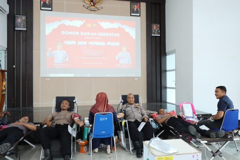  Polres Aceh Besar menggelar Bhakti Kesehatan Donor Darah bertempat di Aula Satya Haprabu Polres Aceh Besar, Rabu (22/10/2025) 
