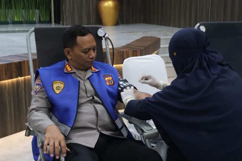 Hari Jadi ke-74 Humas Polri Tahun 2025, Polda Aceh menggelar kegiatan donor darah di Aula Presisi, Rabu, 22 Oktober 2025. Dalam aksi sosial ini, Polda Aceh berhasil mengumpulkan 719 kantong darah