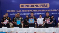Mayor TNI Joko Hadi Susilo, S.I.P. menghadiri kegiatan konferensi pers dan pemusnahan Barang yang Menjadi Milik Negara (BMMN) yang diselenggarakan oleh Kantor Wilayah Direktorat Jenderal Bea dan Cukai (DJBC) Aceh, bertempat di halaman kantor Kanwil DJBC Aceh pada Rabu (22/10/2025).