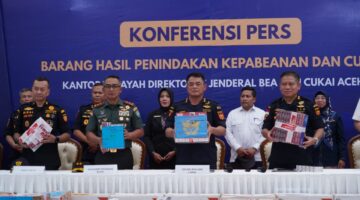 Mayor TNI Joko Hadi Susilo, S.I.P. menghadiri kegiatan konferensi pers dan pemusnahan Barang yang Menjadi Milik Negara (BMMN) yang diselenggarakan oleh Kantor Wilayah Direktorat Jenderal Bea dan Cukai (DJBC) Aceh, bertempat di halaman kantor Kanwil DJBC Aceh pada Rabu (22/10/2025).