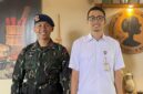 Korbrimob Polri, Bharaka Dimas Setiyadi, menerima penghargaan dari Pemerintah Kota Salatiga atas kontribusinya dalam menemukan celah keamanan kritis pada sistem informasi milik Pemkot Salatiga, Kamis, 23 Oktober 2025.