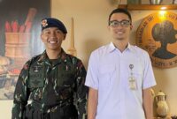 Korbrimob Polri, Bharaka Dimas Setiyadi, menerima penghargaan dari Pemerintah Kota Salatiga atas kontribusinya dalam menemukan celah keamanan kritis pada sistem informasi milik Pemkot Salatiga, Kamis, 23 Oktober 2025.