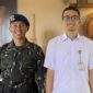 Korbrimob Polri, Bharaka Dimas Setiyadi, menerima penghargaan dari Pemerintah Kota Salatiga atas kontribusinya dalam menemukan celah keamanan kritis pada sistem informasi milik Pemkot Salatiga, Kamis, 23 Oktober 2025.