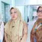 dr. Cut Fera Rachmawati, MKed (Ped). SpA, Wakil Direktur Pelayanan Medis RSUD Pidie Jaya,(Tengah) bersama Zuhra Alfianda, SH.MKM, Wadir Penunjang (kanan) dan Ibu Mardiana, Amd.Keb, Penjab. Rawat Inab dan Rawat Jalan (kiri) Selasa (4/11/2025) foto.dok Jurnalis TLii.