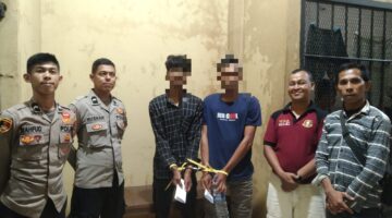 Dua pelaku yang diketahui berinisial MA (31) dan YP (20),  saat diamankan oleh Polisi(12-11) foto.ist