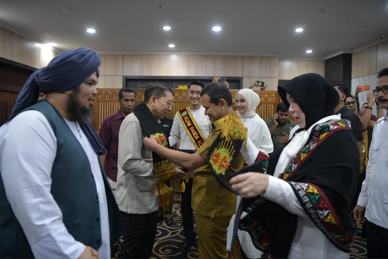 Menteri Kebudayaan Fadli Zon tiba bersama Ustadz Derry Sulaiman yang juga dijadwalkan berpartisipasi dalam rangkaian kegiatan keagamaan di Kota Banda Aceh.