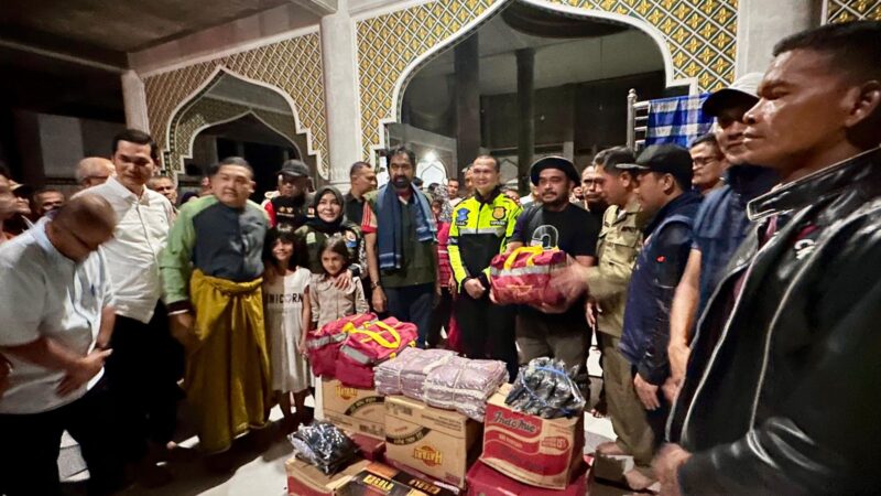 Foto dok pemberian bantuan kepada masyarakat.