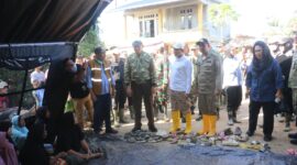 Kehadiran Pak Mendagri Tito Karnavian dan Pak Menhan Sjafri Sjamsoedin sangat berarti bagi kami. Beliau melihat langsung dampak banjir, memberi arahan strategis, serta memimpin apel kesiapsiagaan dan pencarian korban