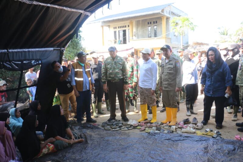 Kehadiran Pak Mendagri Tito Karnavian dan Pak Menhan Sjafri Sjamsoedin sangat berarti bagi kami. Beliau melihat langsung dampak banjir, memberi arahan strategis, serta memimpin apel kesiapsiagaan dan pencarian korban